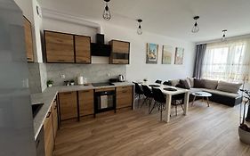 Kotlina Kłodzka - Przestrzenny, apartament dla 6 osób , 3 pokoje , 63 m , balkon , podziemny garaż FREE